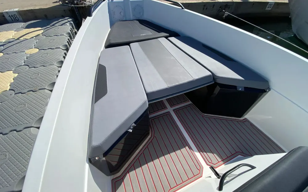 slider 11 Iron Boats  827 - null