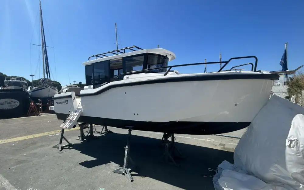 slider 0 Dromeas Yachts D28 SUV