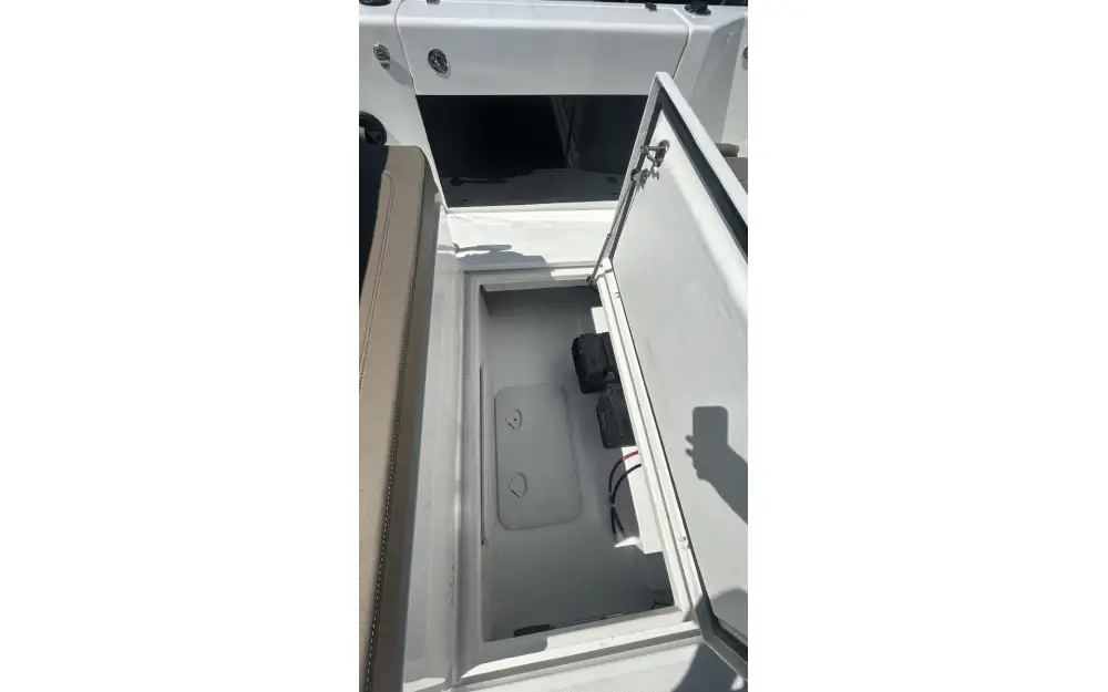 slider 9 Dromeas Yachts D28 SUV