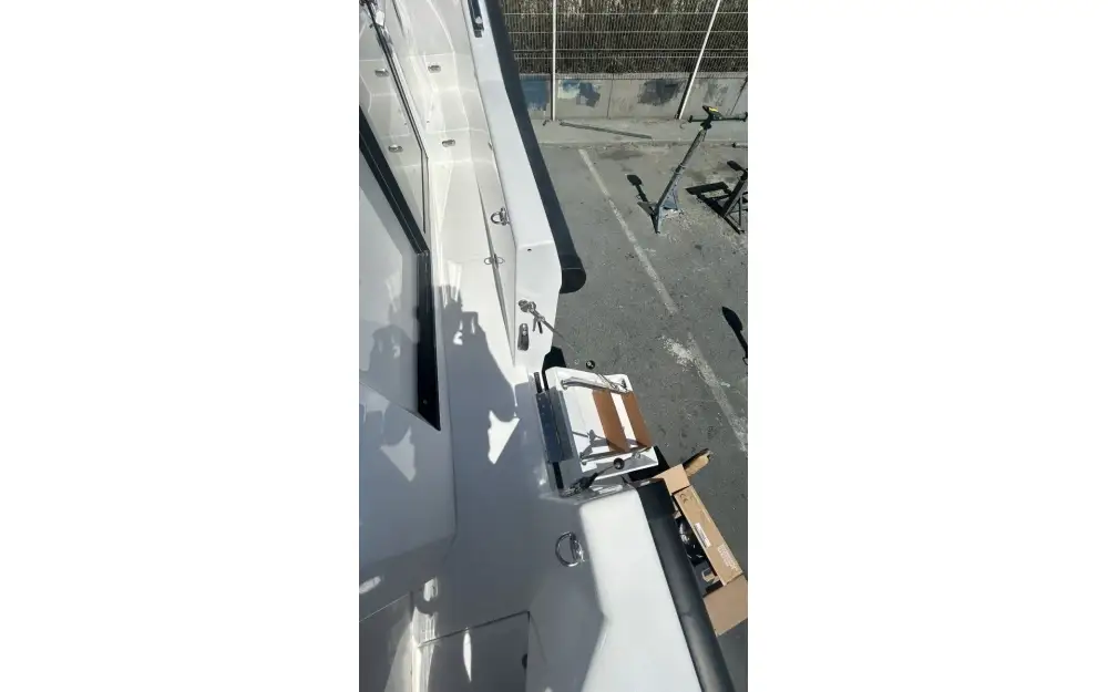 slider 10 Dromeas Yachts D28 SUV