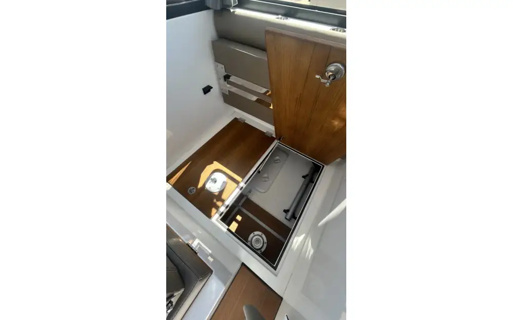 slider 11 Dromeas Yachts D28 SUV