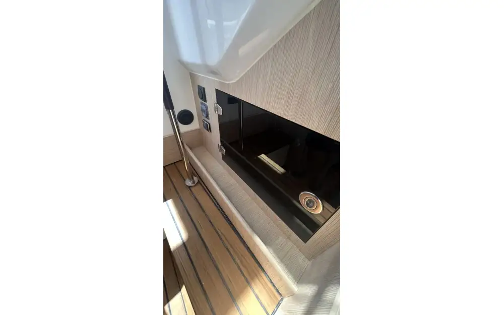slider 12 Dromeas Yachts D28 SUV