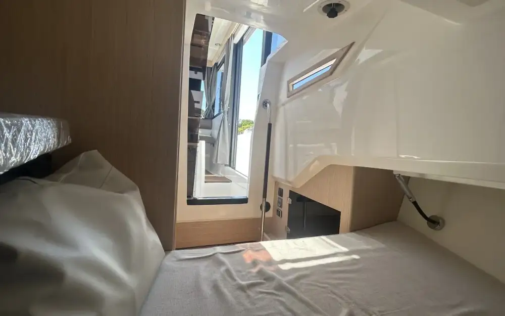 slider 14 Dromeas Yachts D28 SUV