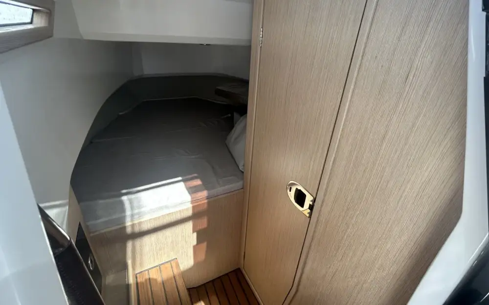 slider 15 Dromeas Yachts D28 SUV