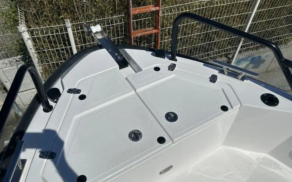 slider 16 Dromeas Yachts D28 SUV