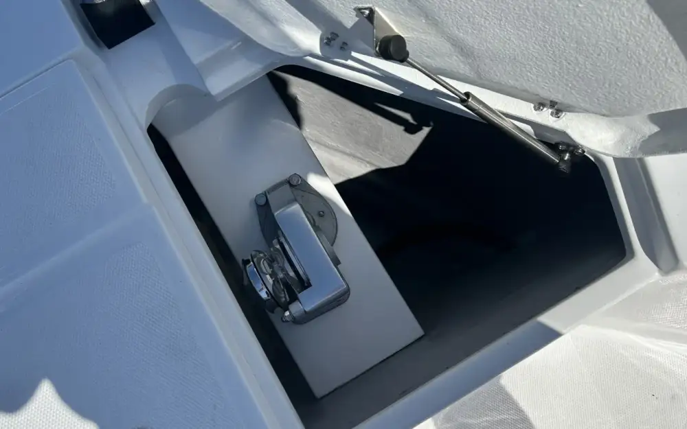 slider 17 Dromeas Yachts D28 SUV