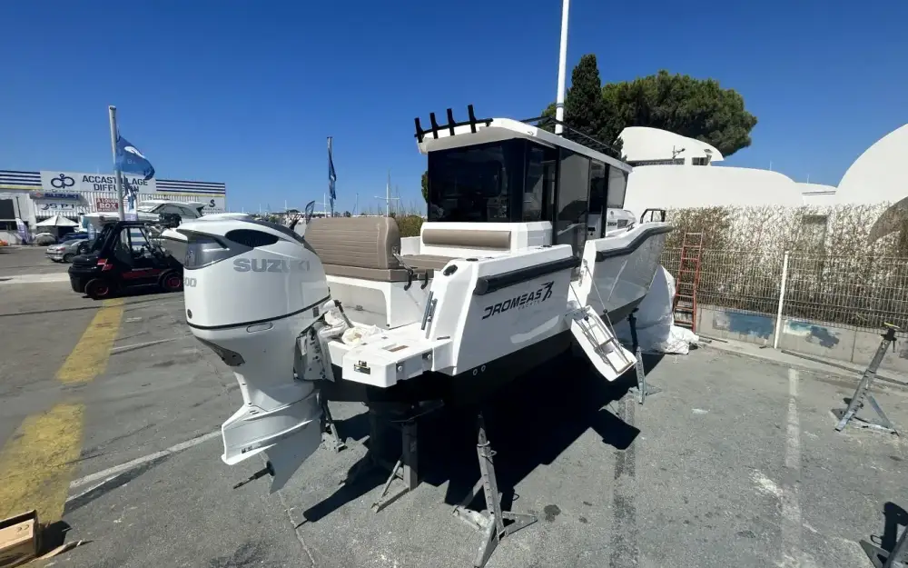 slider 1 Dromeas Yachts D28 SUV
