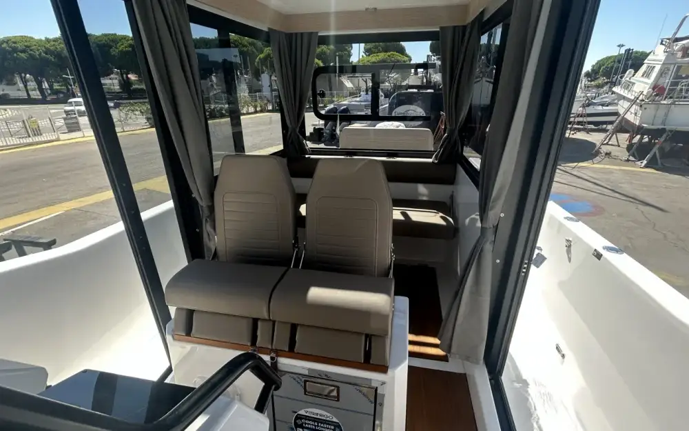 slider 2 Dromeas Yachts D28 SUV