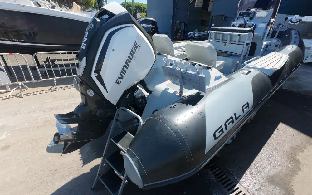 slider 9 Gala Boats V650 Fishing