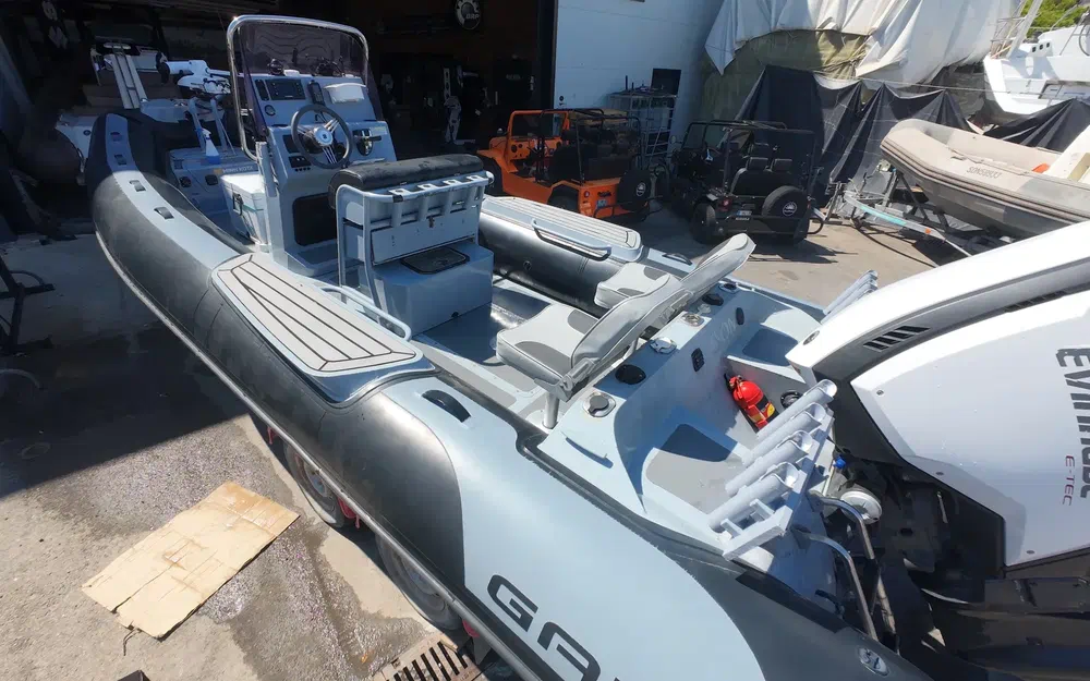 slider 10 Gala Boats V650 Fishing