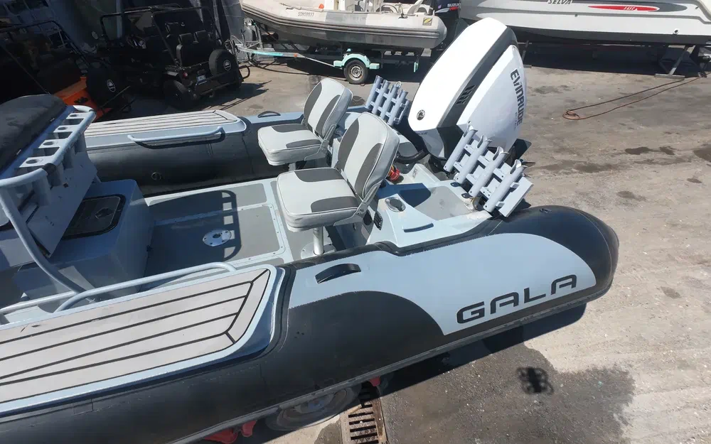 slider 11 Gala Boats V650 Fishing