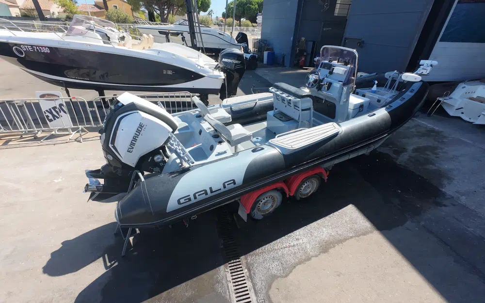 slider 12 Gala Boats V650 Fishing