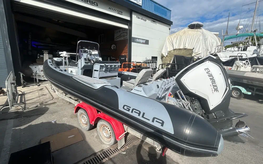 slider 0 Gala Boats V650 Fishing