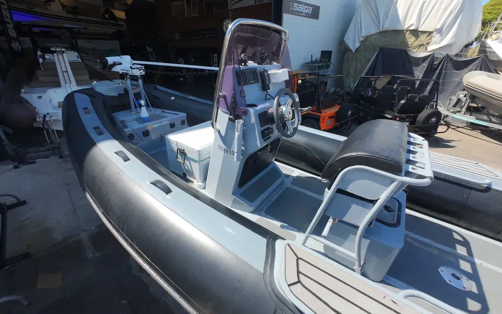 slider 6 Gala Boats V650 Fishing