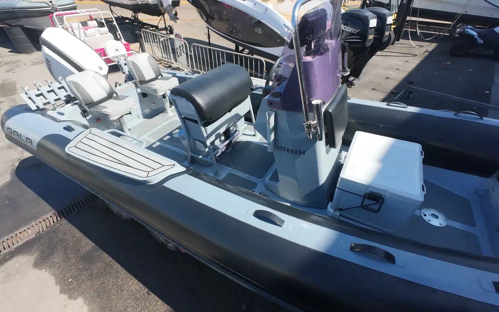 slider 8 Gala Boats V650 Fishing