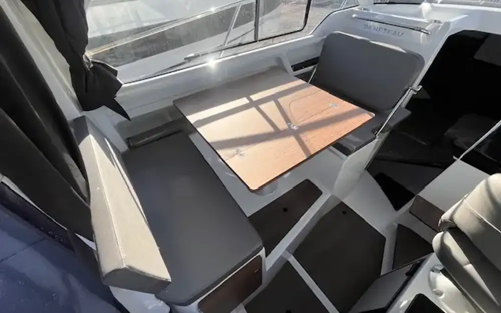 slider 11 Beneteau Antares 8 OB V2