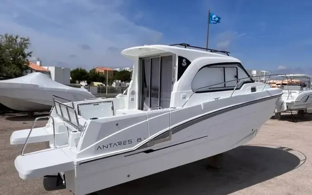 slider 1 Beneteau Antares 8 OB V2 - null