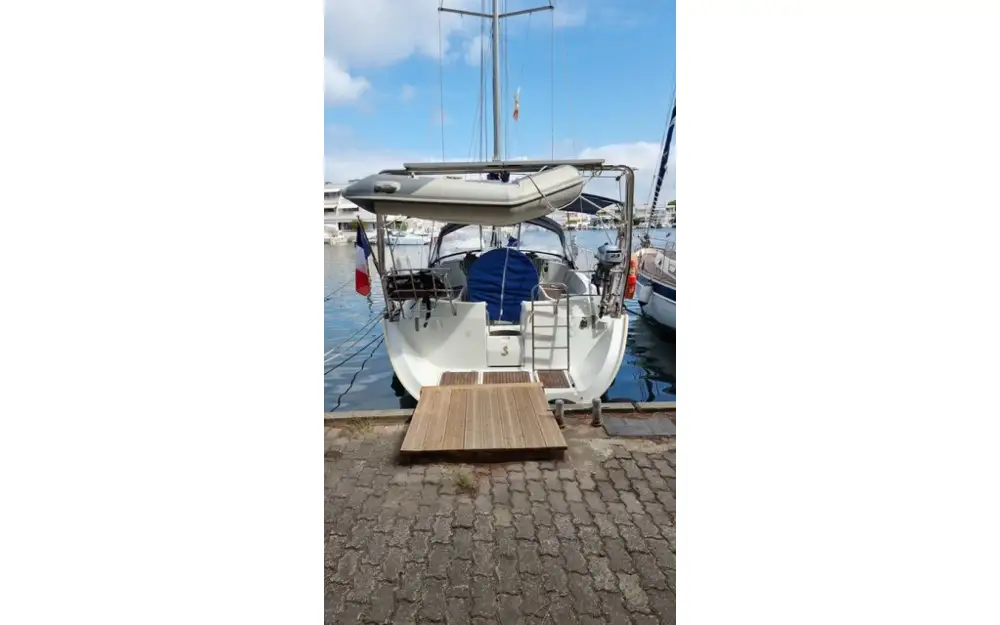 slider 3 Beneteau Oceanis 411 Celebration Performance