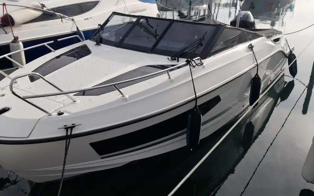 QuicksilverActiv 755 Cruiser