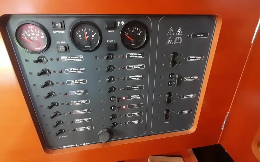 slider 108 Beneteau Oceanis 423