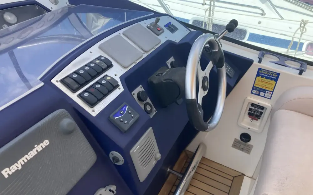 slider 7 Sealine  S 38