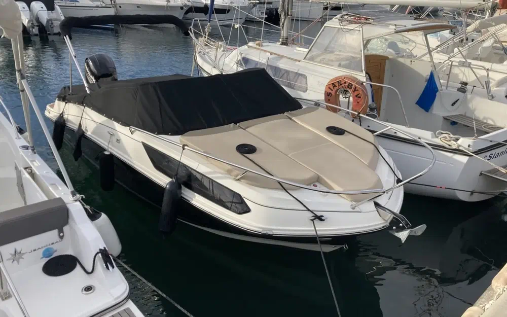 slider 0 Bayliner VR5 Cuddy OB
