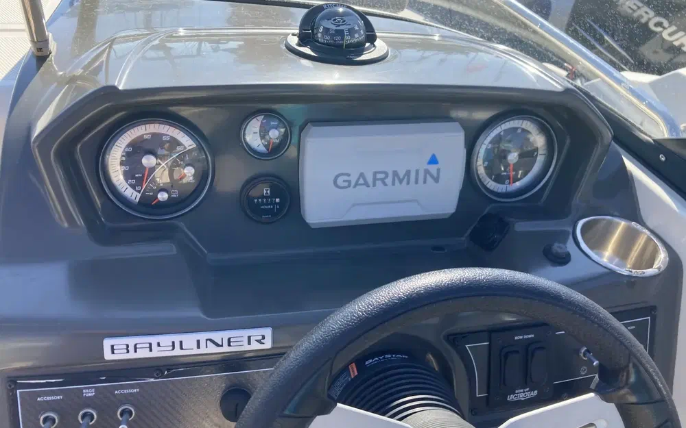 slider 10 Bayliner VR5 Cuddy OB