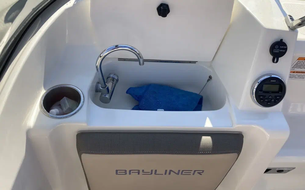 slider 11 Bayliner VR5 Cuddy OB