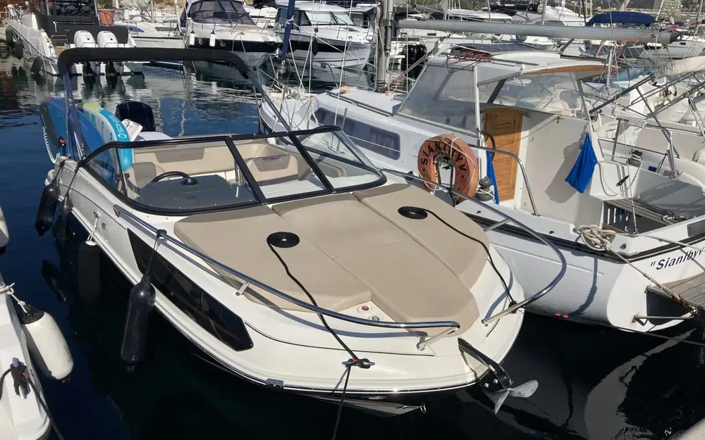 slider 1 Bayliner VR5 Cuddy OB
