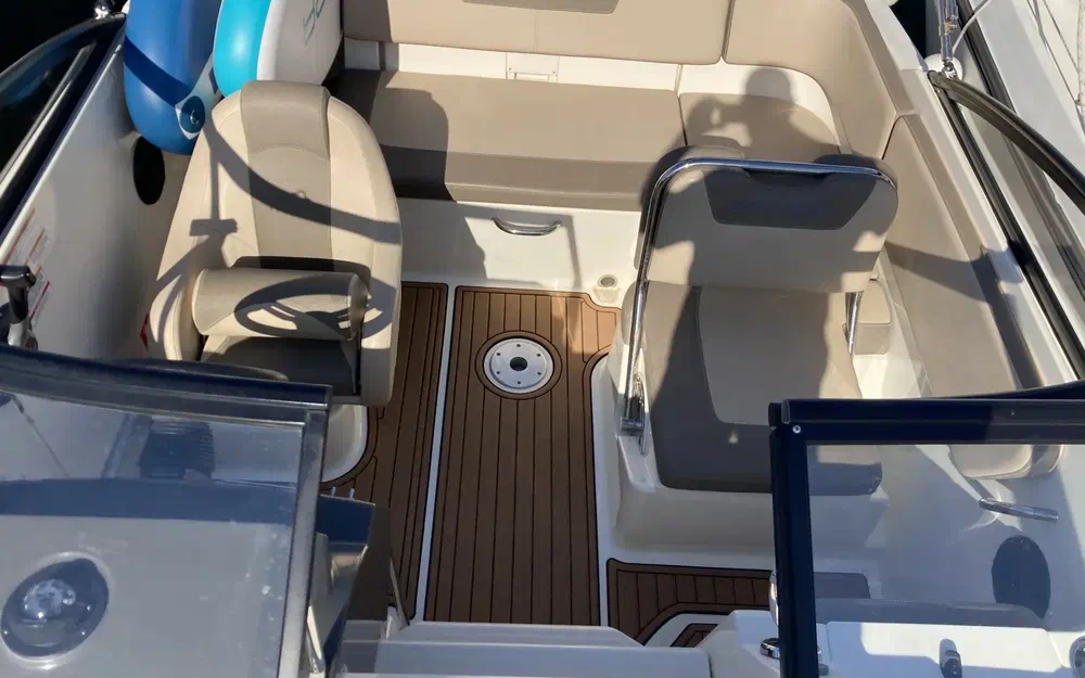 slider 4 Bayliner VR5 Cuddy OB