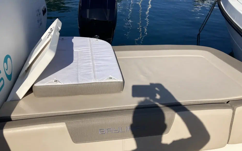 slider 6 Bayliner VR5 Cuddy OB