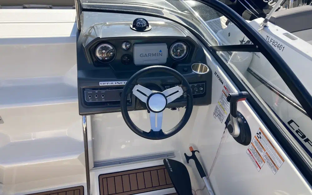 slider 8 Bayliner VR5 Cuddy OB