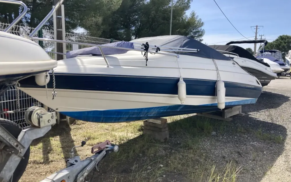 BaylinerCapri Cuddy 2052