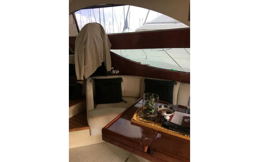 slider 6 Fairline 46