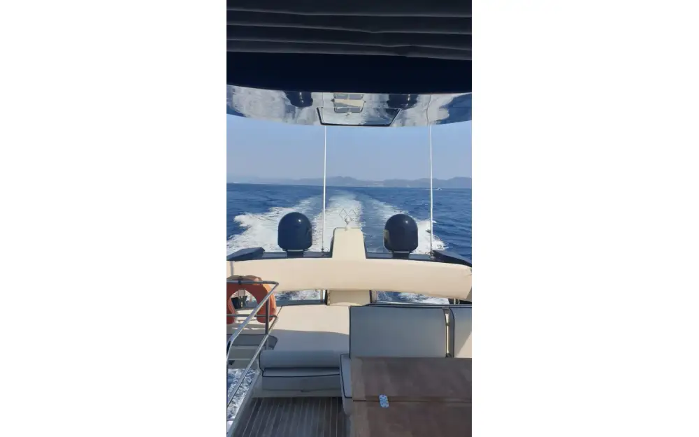 slider 6 Beneteau Monte Carlo 6