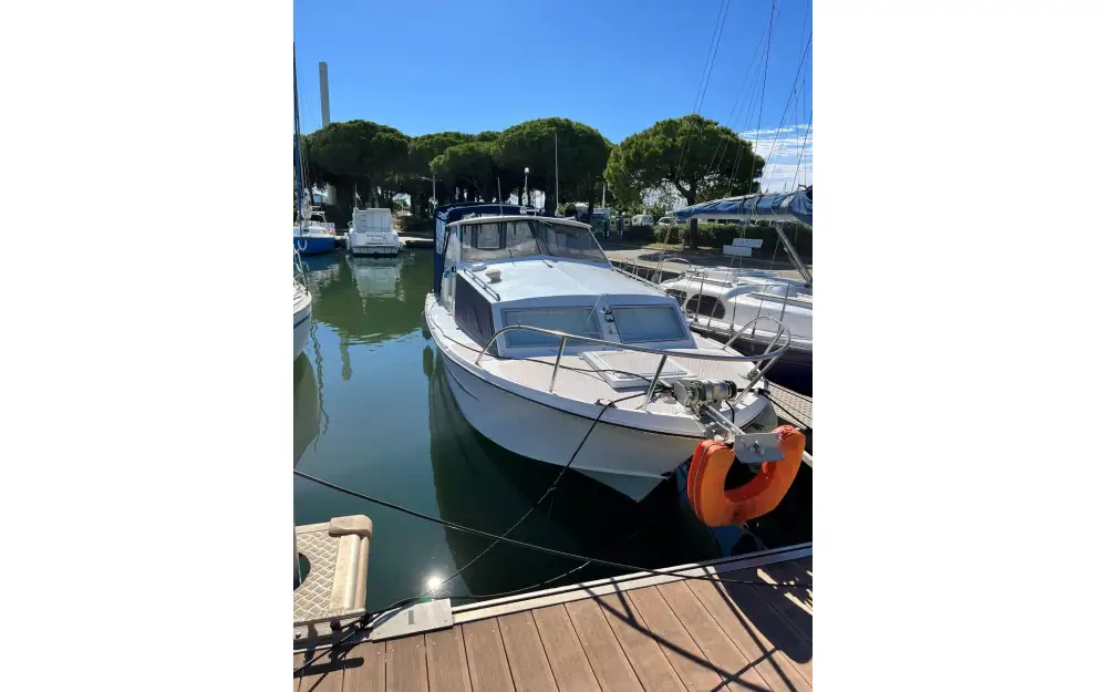 slider 0 Freeman Marine Freeman 24 Cruiser