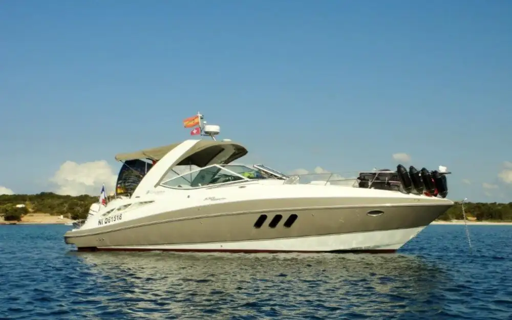 Cruisers YachtsCruisers Yachts 330 Express