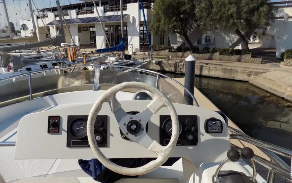 slider 13 ST Boats 34 Fly