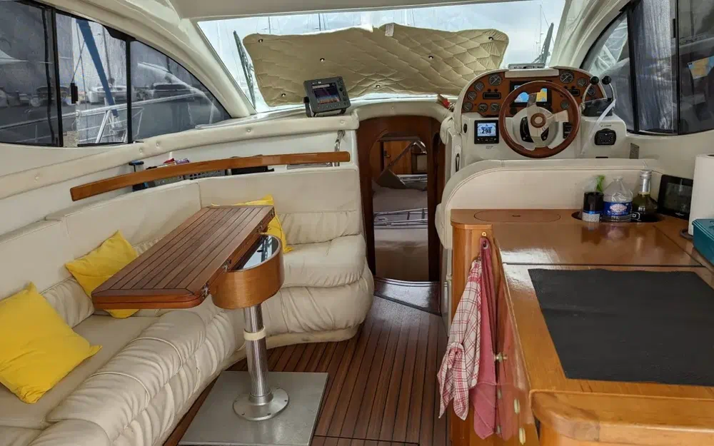 slider 4 ST Boats 34 Fly