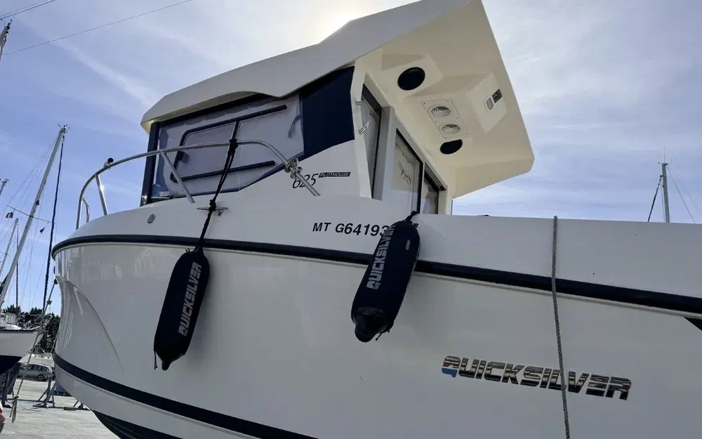 slider 1 Quicksilver 625 pilothouse