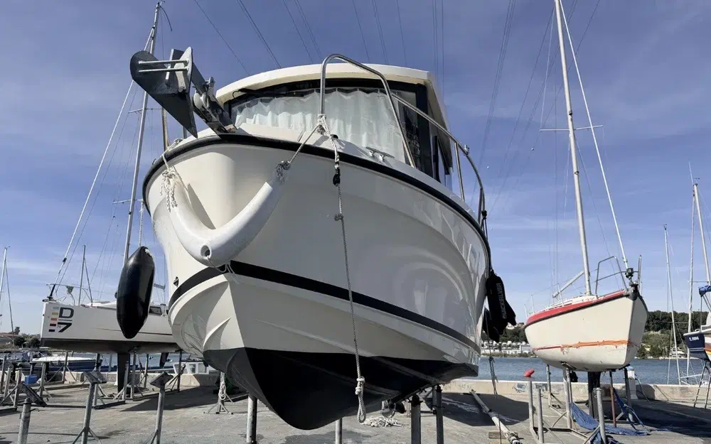 slider 7 Quicksilver 625 pilothouse