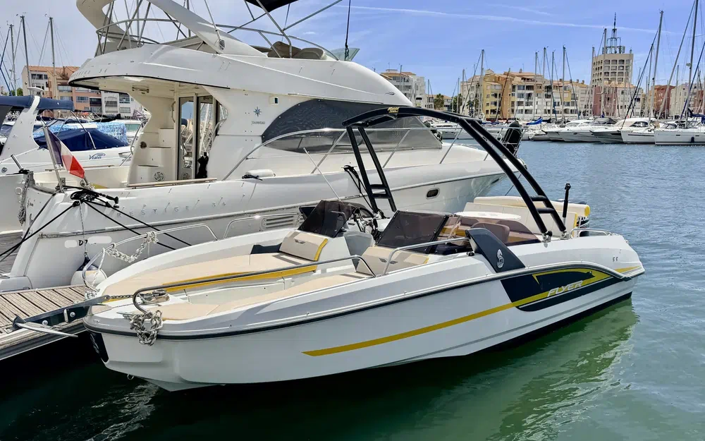 slider 1 Beneteau Flyer 6 Sport Deck
