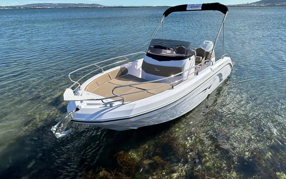 slider 1 Ranieri Voyager 21 S