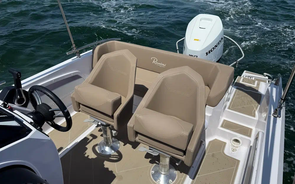 slider 4 Ranieri Voyager 21 S