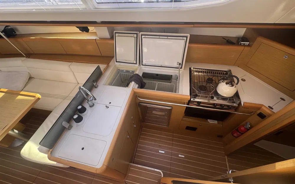 slider 11 Jeanneau Sun Odyssey 50 DS