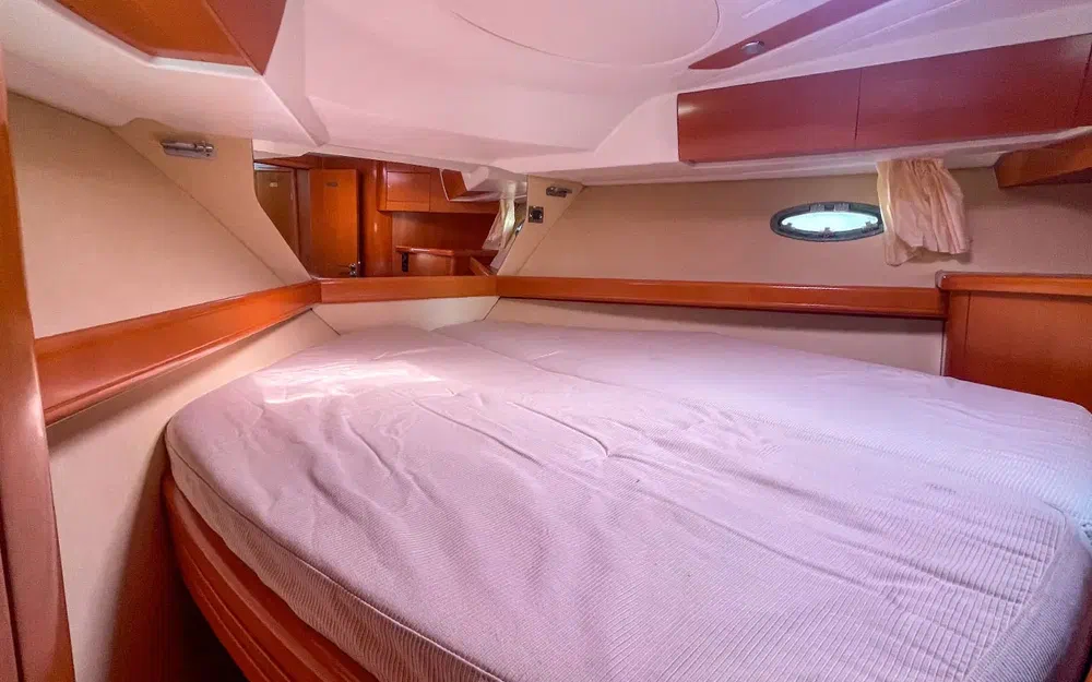 slider 13 Beneteau Antares 12