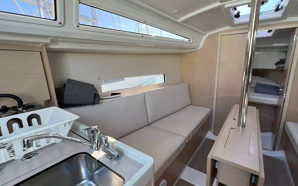 slider 9 Beneteau Oceanis 30.1