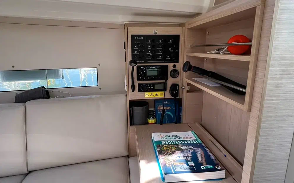 slider 3 Beneteau Oceanis 30.1