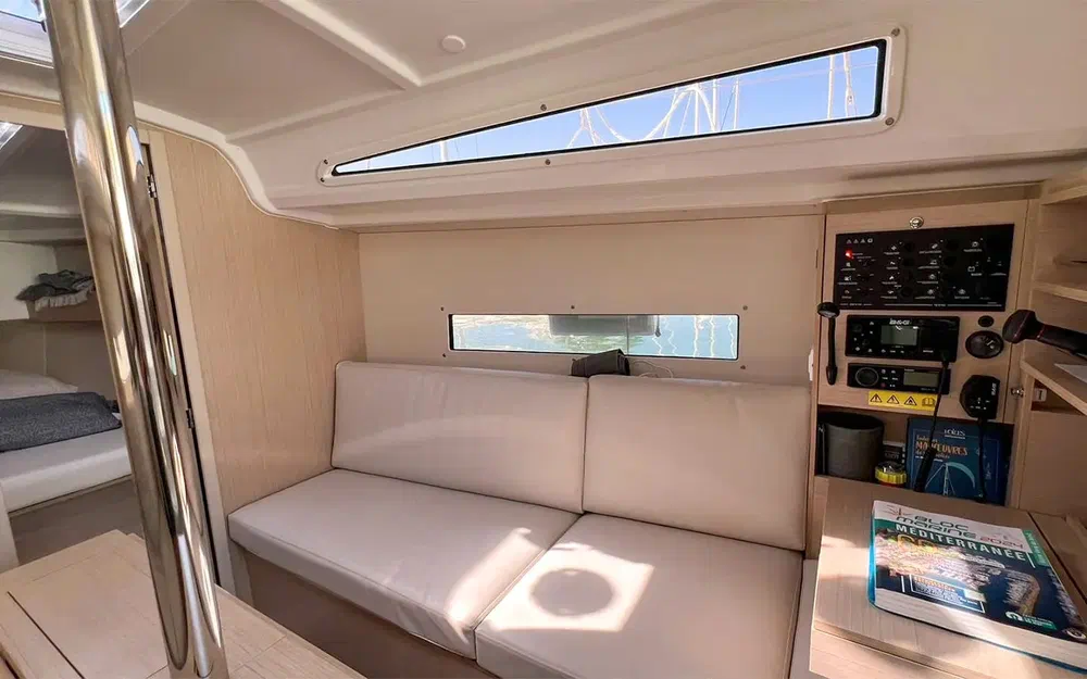 slider 8 Beneteau Oceanis 30.1