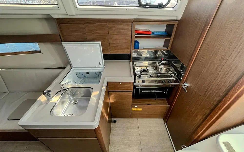 slider 2 Beneteau Oceanis 34.1
